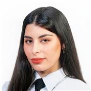 Profesora de artes, tanto plásticas como teóricas (historia del arte, arte contemporáneo, principios del color, etc)